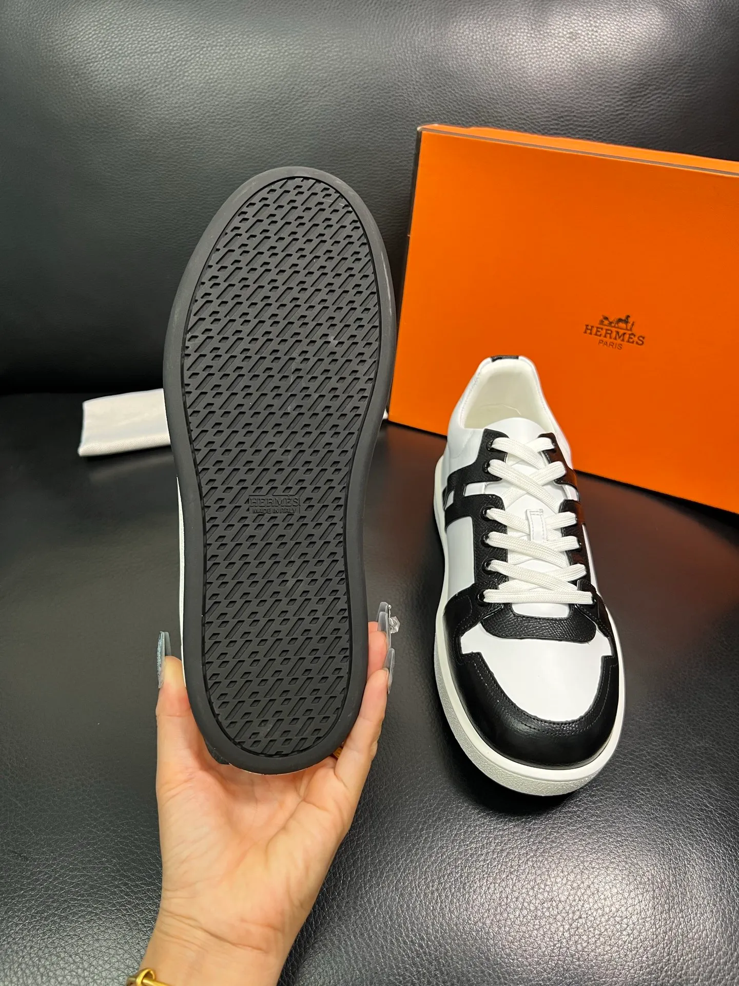 Men's shoes 💰700 Hermes Top Purchasing Agent Hermes counters are on sale at the same time with original factory configuration, original cowhide fabric imported from Italy, high-quality splicing technology, fully imported water-dyed cowhide lining, soles: original soles specially provided by the original factory are super comfortable, the original factory and single goods are of high quality, welcome to compare at the same time at the counter, code number 38-44 (customized 45 46) 85851
